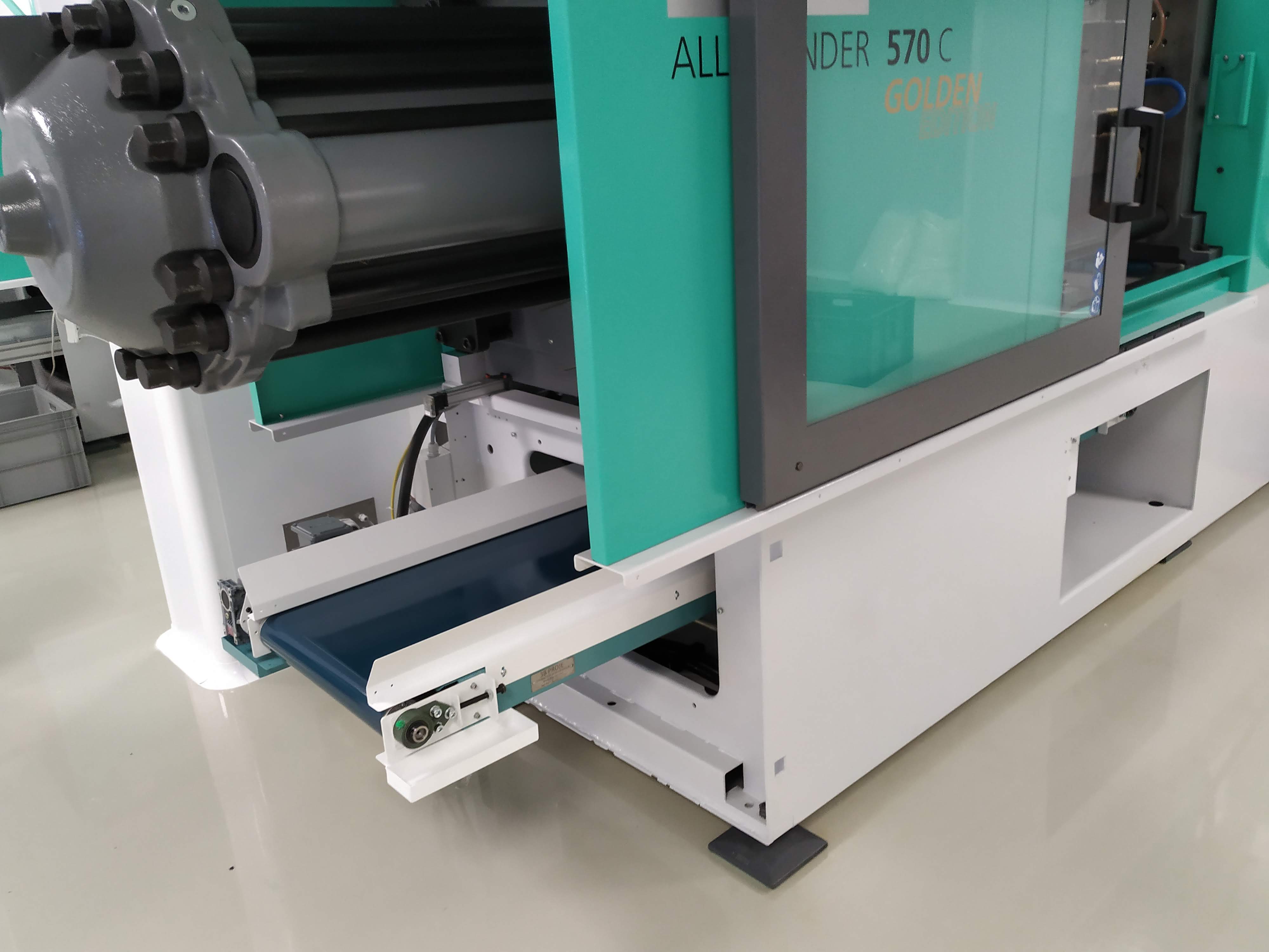 Product Receiving Conveyors from Under Injection