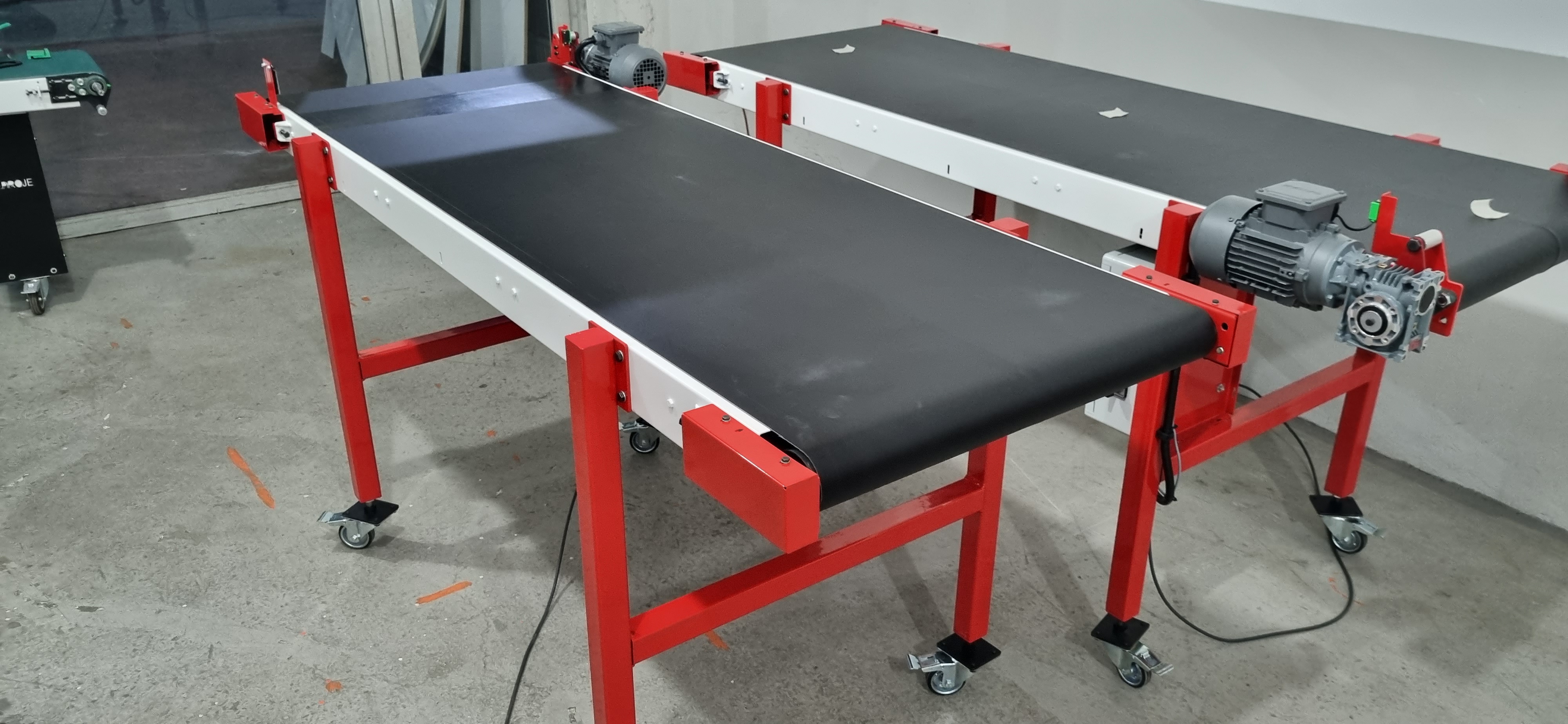 Robot Product Drop Conveyors